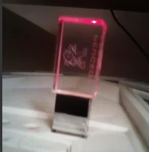 Gran oferta Cristal USB Renault y coches Peugeot Logo 4G 16GB Flash Drive USB 2,0 de USB Pen Drive 32GB de memoria de disco de 128GB 64GB regalos Cool