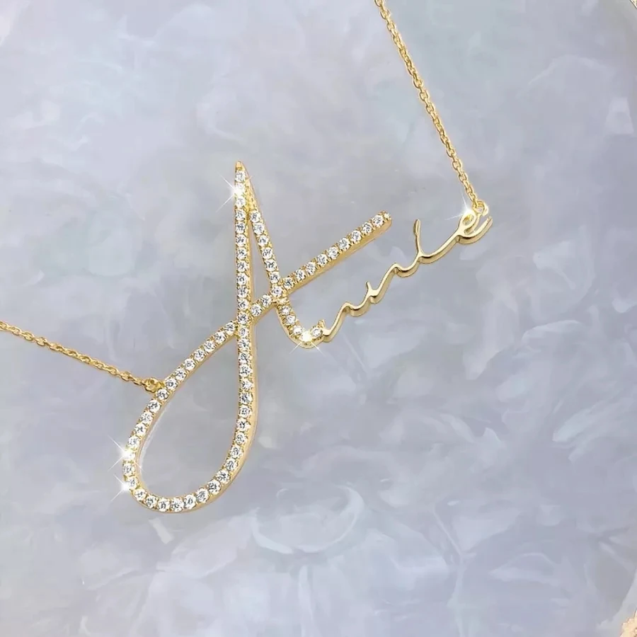 

Signature Style Name Necklace With Diamond Custom Iced Out Letter Pendant Personalized Crystal Nameplate Zircon Jewerly Gift