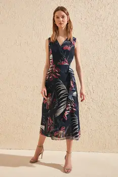 

Trendyol Patterned Double Breasted Collar Dress TWOSS20EL1966