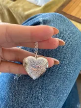 Diseño único tallado corazón-marco de fotos con forma colgante con abalorio, collares de medallón ajustables, joyería conmemorativa para hombres y mujeres