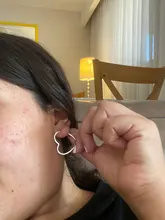 Pendientes de plata de Plata de Ley 925 auténtica asimétrica pendientes con argolla de corazón para las mujeres pendiente plateado a la moda de regalo de la joyería