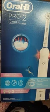 Oral B Pro 2 2700, Cepillo de dientes eléctrico recargable, 2 modos cepillado, temporizador, limpieza 3D, hasta 14 días, sensor