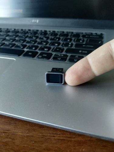 Отзыв о товаре USB-считыватель отпечатков пальцев для безопасных ключей Windows, биометрический сканер отпечатков пальцев, сенсорный модуль для мгновенного прикосновения, простой в использовании, 1 шт. от пользователя O***l