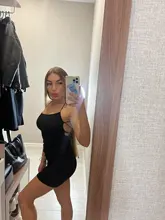 Vestido ajustado de fiesta con espalda al aire, vestido de mujer que estiliza la figura, corto, con tirantes muy finos y escote abierto