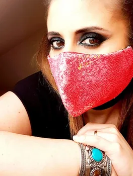 

Reusable hygienic mask. Sequins in red. Outside sequins and inside of TNT, no need filter