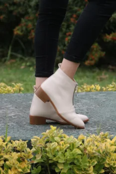 

Fermuar Toka Detaylı Bayan Bot