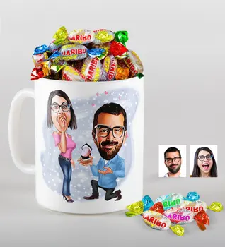 

Personalized Marriage Proposal Caricature Of mug And Haribo Candy Gift Seti-1