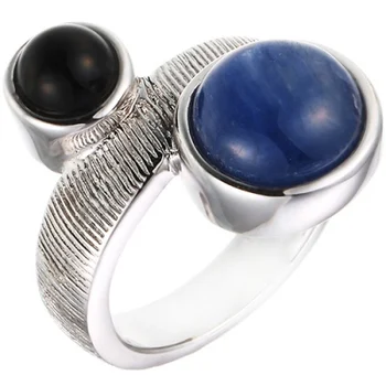 

Jay VI ring with onyx, kianite of silver