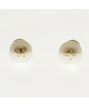 

Pearl earrings cultivated