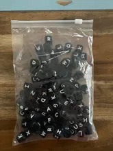 Cuentas de silicona negra con letra de alfabeto inglés, mordedor para bebé de 12mm, cadena de chupete para dentición, juguetes de aprendizaje para niños, 100 Uds.