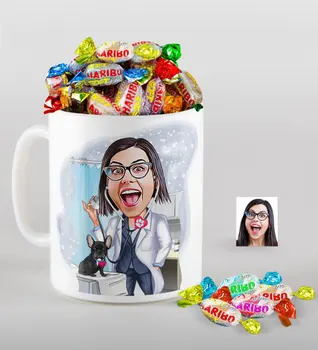 

Personalized Women 'S Veterinarian Caricature Of mug And Haribo Candy Gift Seti-1