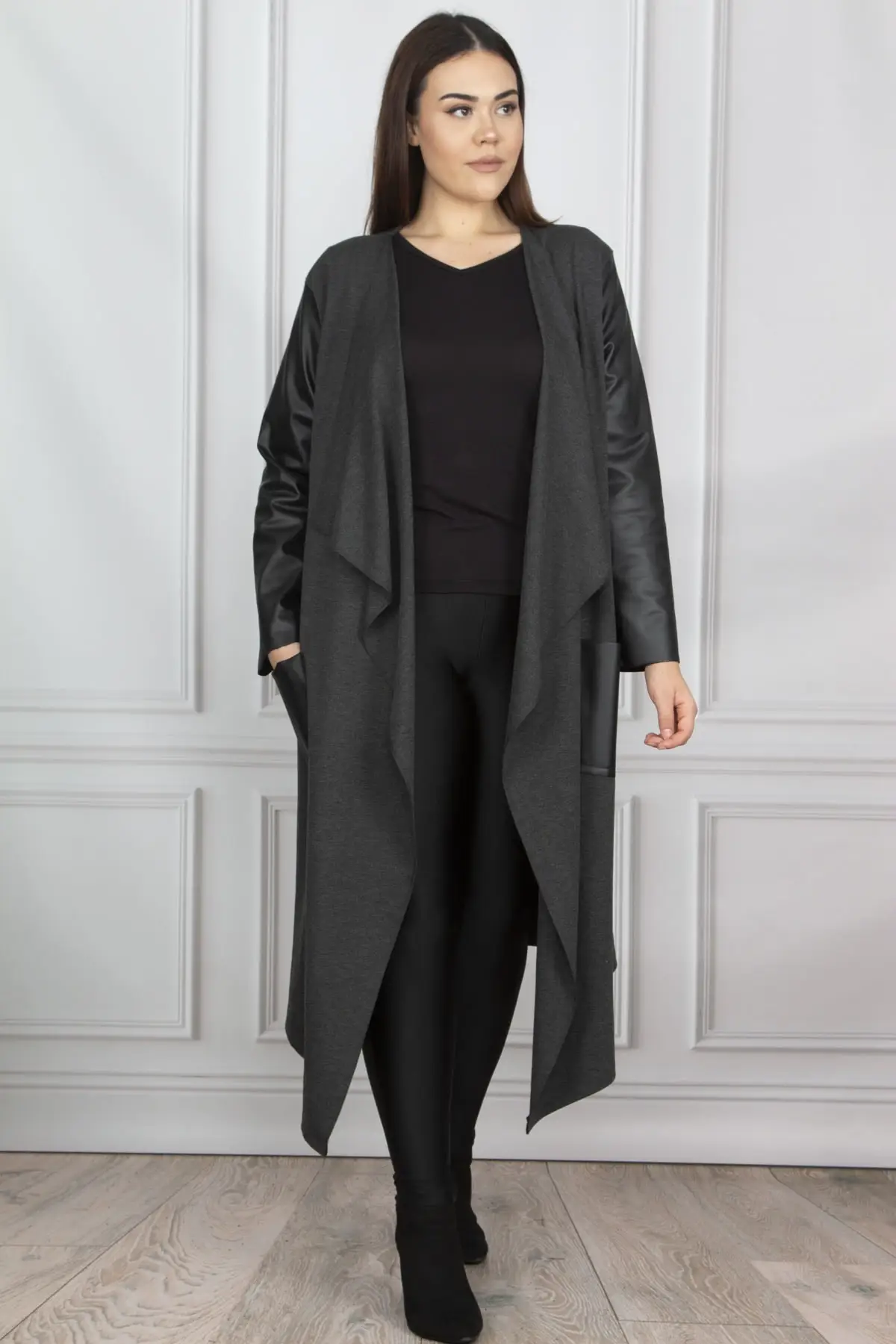 Sans Textile Женская длинная Кепка из антрацитовой искусственной кожи 65N14186