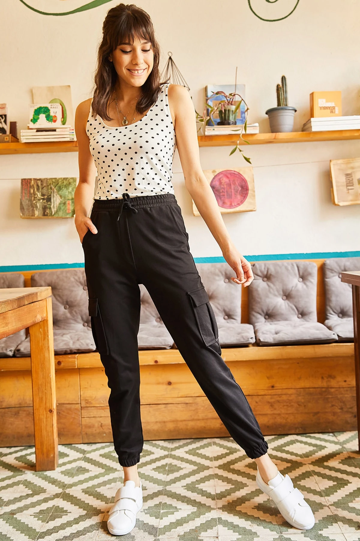 women's sweatpants with cargo pockets