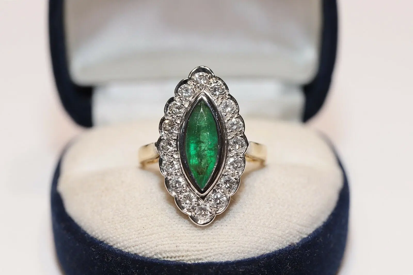 

PERFECT VINTAGE 18K GOLD NATURAL DIAMOND AND EMERALD DECORATED NAVETTE RING