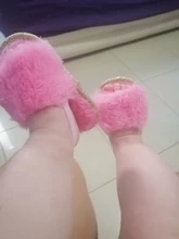 Sandalias con peluche para niñas pequeñas, zapatos planos de piel sintética con suela suave, zapatillas con correa de soporte elástico, para el hogar