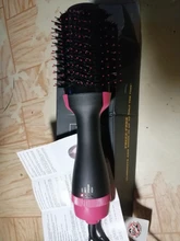 Cepillo que seca y volumiza el pelo de un solo paso, el cepillo produce aire caliente y puede alisar y arizar el pelo
