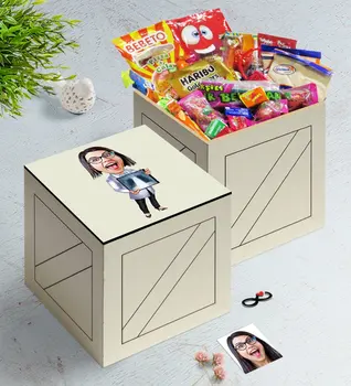 

Personalized Women 'S Radyolojist Caricature Of In Wooden Box Nostalgic Lezzetler Gift Seti-1