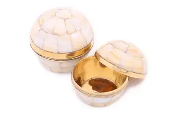 

Casket with mother of pearl "ball" (set of 2x)
