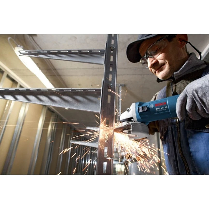 Машина шлифовальная угловая Bosch GWS11-125 (Мощность 1100 Вт, диск 125 мм, 11500 об/мин холостого хода, блокировка кнопки включения)