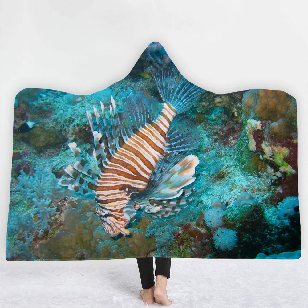 Плюшевое одеяло с капюшоном для взрослых и детей принтом в виде морской рыбы