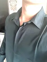 Camisas coreanas de moda para hombre, camisas masculinas de Color sólido de manga larga de seda helada, camisa informal inteligente cómoda con botones