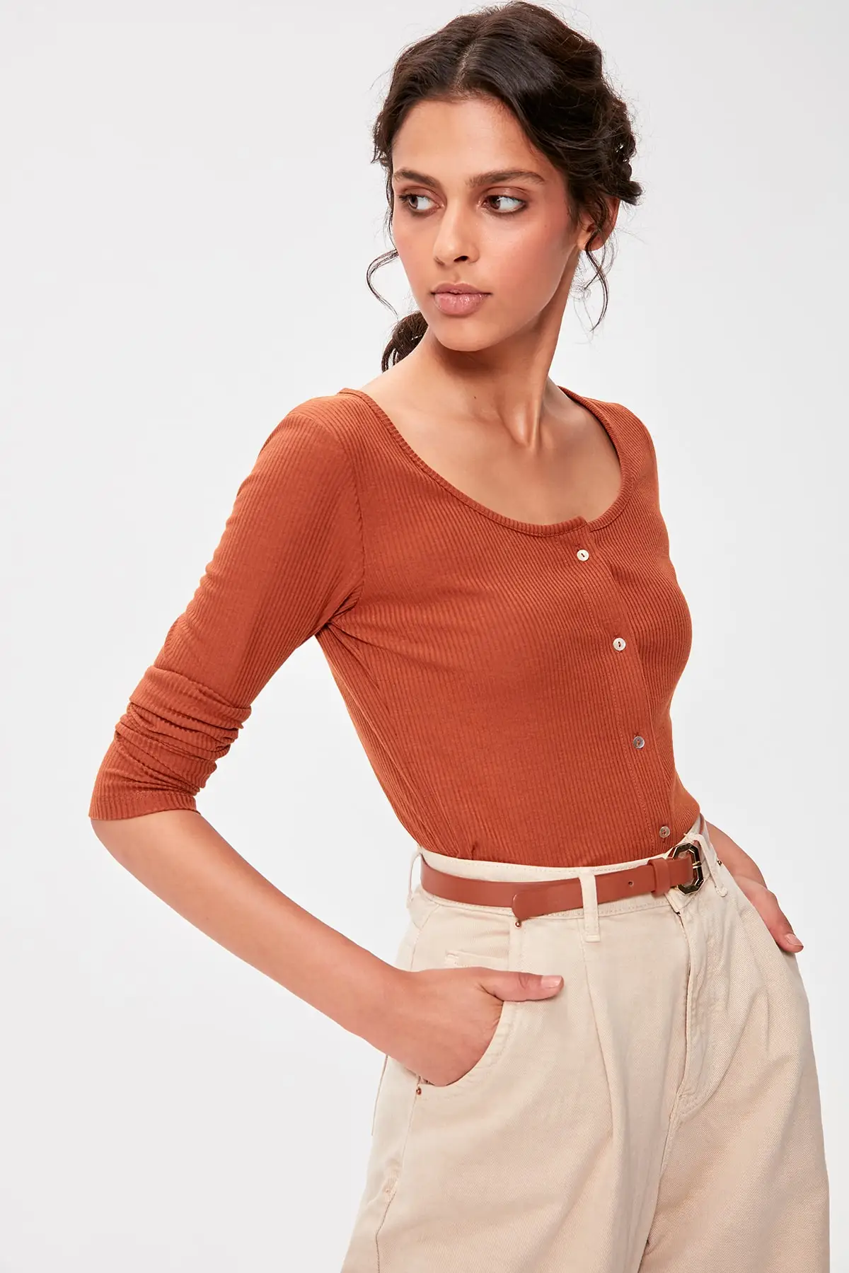 Trendyol трикотажная блузка в рубчик с корицей TWOAW20BZ0188 | Женская одежда