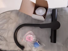 Grifo de cocina negro montado en la pared, un solo Mango, doble orificio, agua caliente y fría