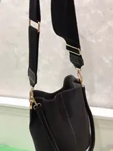 Bolso de mano de banda ancha de diseño de marca para mujer, bolso de hombro de PU de cubo de lujo, de un solo hombro, de gran capacidad, de color sólido