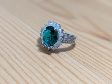 Huitan-anillos de boda de la serie de plantas románticas, anillo de compromiso de estilo europeo Vintage con piedra verde brillante, forma de flor de lujo