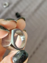 Anillo de acero inoxidable con grabado de logotipo láser personalizado para hombre y mujer, sortija con nombre, ancho ovalado, regalo especial para hombre y mujer, joyería de personalidad