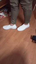 Zapatos vulcanizados de talla grande para mujer, zapatillas femeninas de calcetín sin cordones, a la moda, de malla blanca, Tenis planos e informales