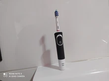 Oral B Vitality D100 CrossAction, Cepillos de dientes Eléctricos Recargables Blanco/Negro, limpieza 2D, cabezal oscila y rota