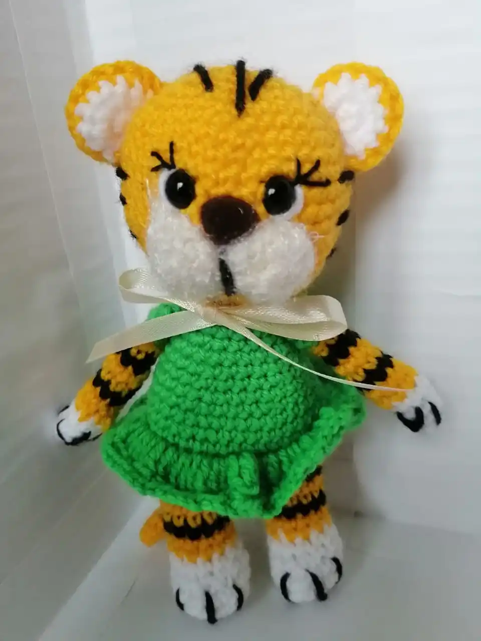 Тигр вязаный Бетти ручная работа 16 см | Игрушки и хобби