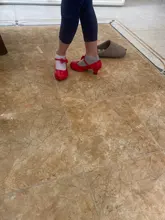 2020 nueva gran oferta zapatos de baile de cuero de princesa zapatos de fiesta de arco de color rojo sólido brillante zapatos de moda de tacón alto para niños