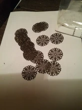 20 unids/lote 25mm hueco de cobre de pluma de pavo real flores envolturas de filigrana conectores encanto resultados para joyería hacer componentes