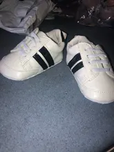 Zapatos de primeros pasos para bebé, niño y niña, calzado deportivo clásico, suela suave de cuero PU, mocasines de bebé de cuna multicolor, zapatos Casuales