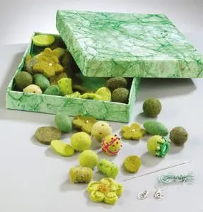 

2116665 set of felt beads, in a box, 15*15 cm