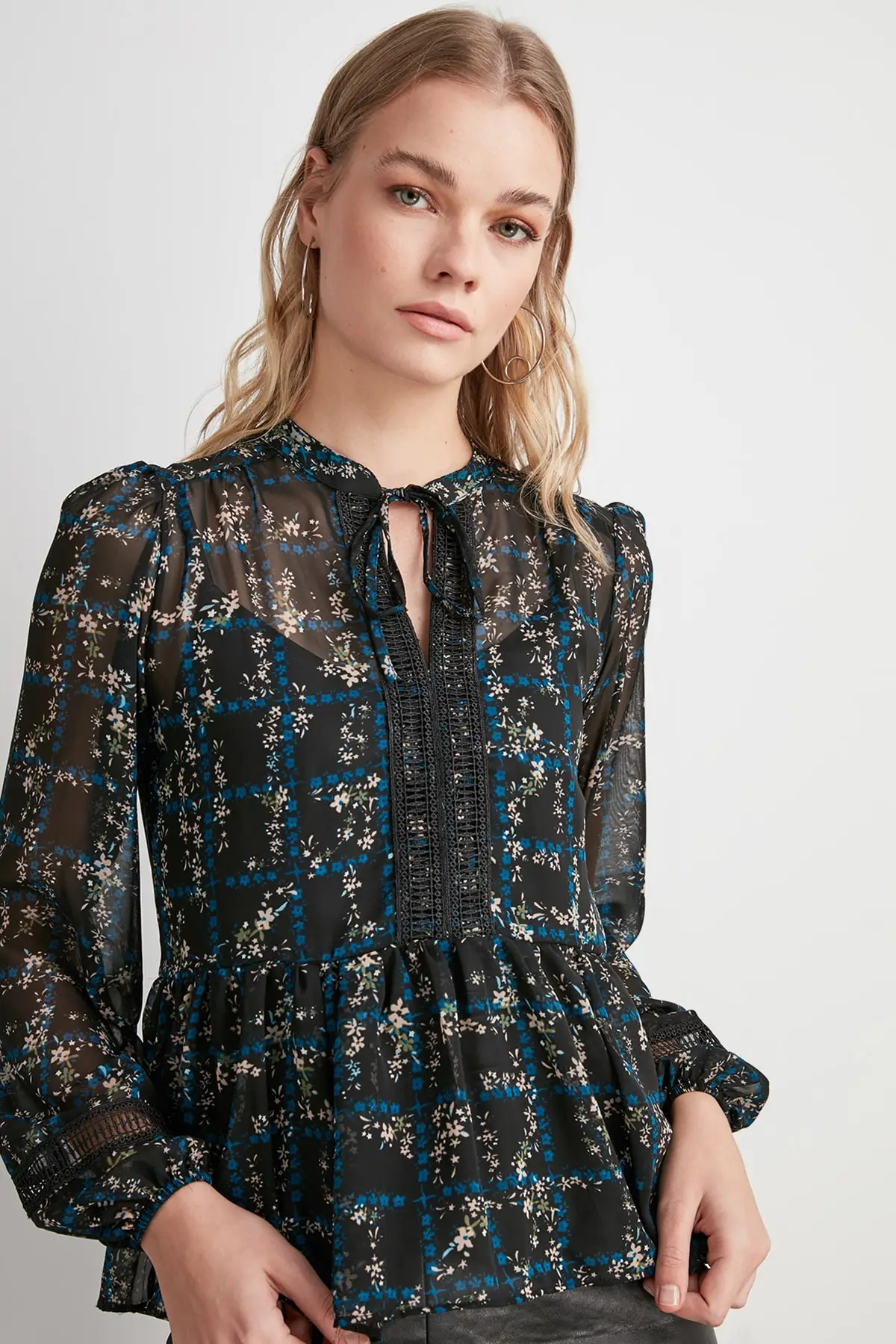 

Trendyol Flower Pattern Blouse TWOAW20BZ1148