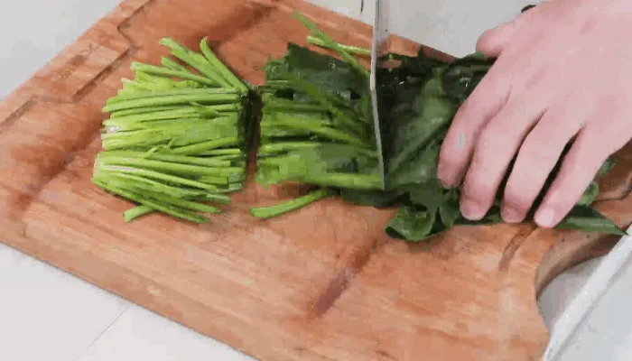 蒜蓉菠菜家常做法 菠菜怎么做好吃