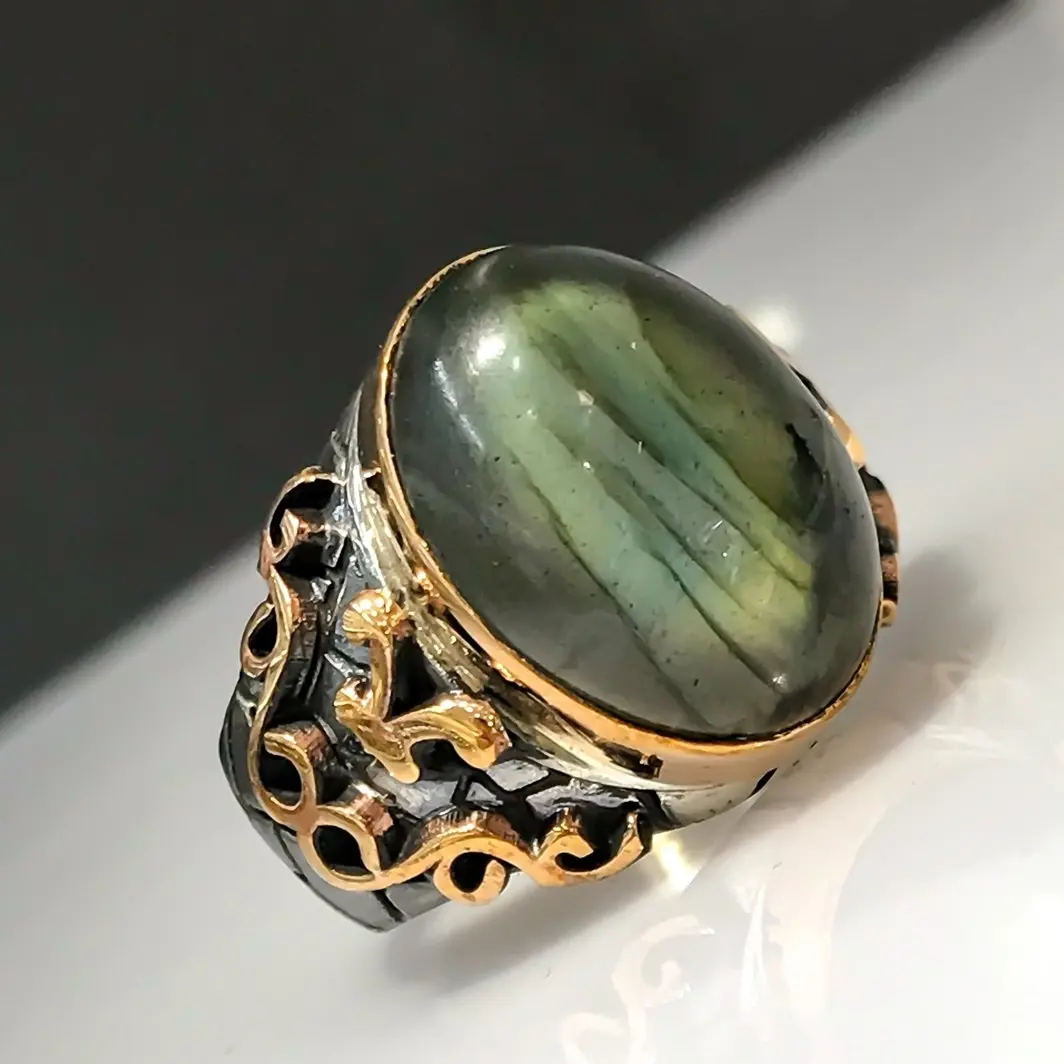 Серебряное мужское кольцо ручной работы из фианита лабродорита