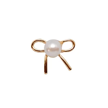 

Metal bow badge with Pearl (51377)