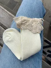 Primavera nueva 4 par/lote calcetines de niñas bebé largo Calcetines niños de la longitud de la rodilla de algodón suave bebé NIÑOS Calcetines de 1-6 años hasta la rodilla calcetines de encaje