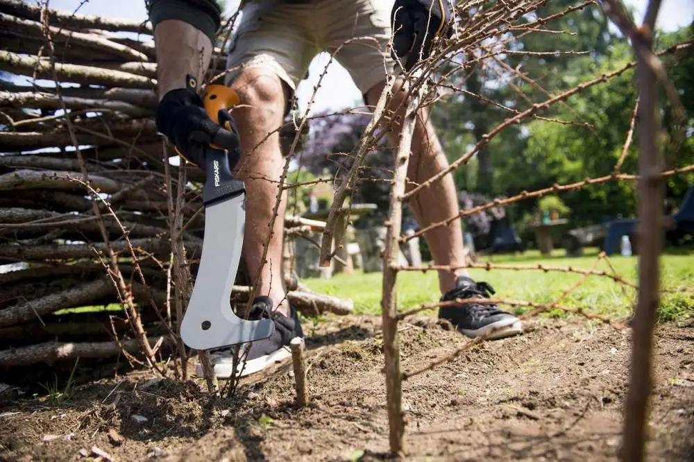 Малый секач для сучьев Fiskars WoodXpert XA3