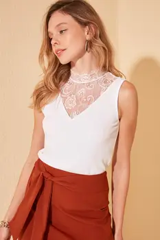 

Trendyol Lace Detail Ribbed Knitted Blouse TWOSS20BZ1042