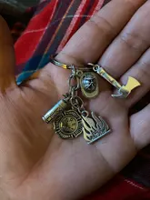 Llavero creativo de Metal con gorro de bombero, 1 Uds., llavero de llama, alarma de fuego, llavero con insignia de héroe, regalo