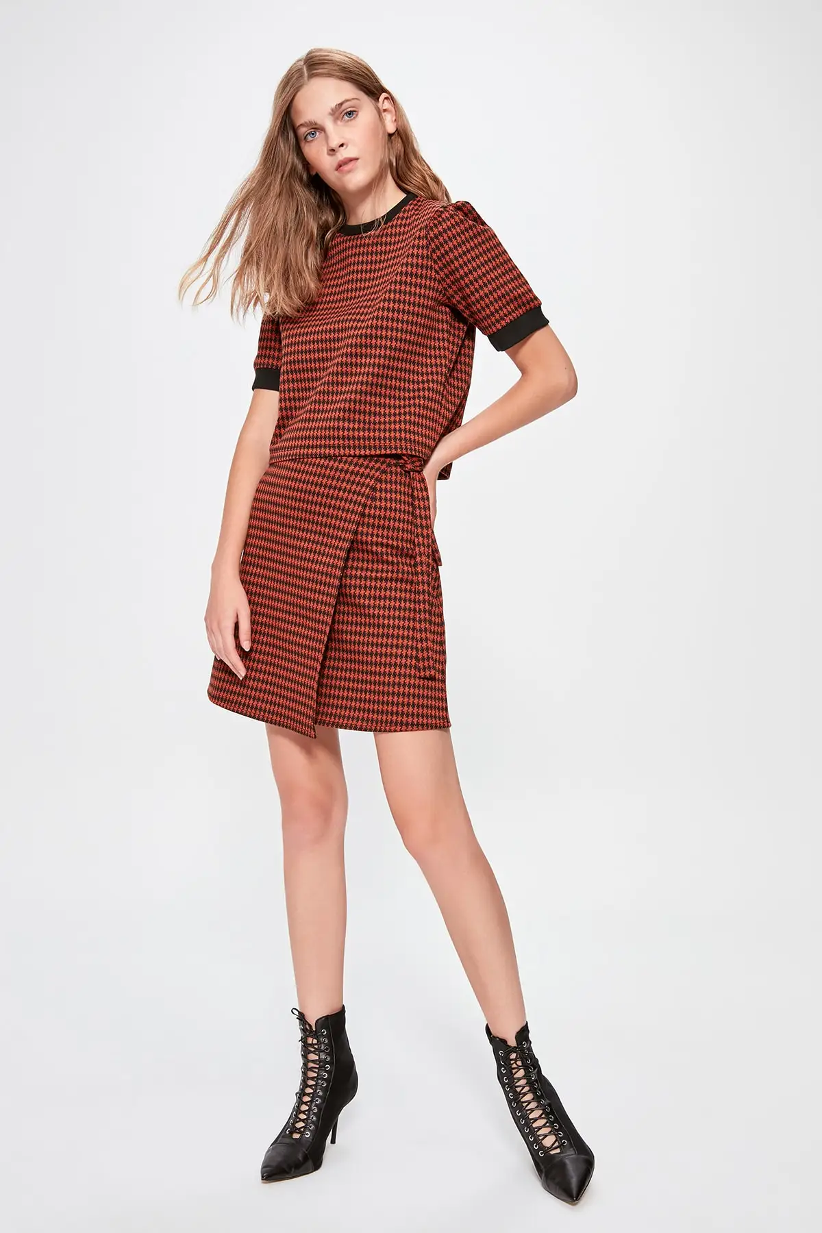 

Trendyol Tile Crowbar Patterned Knitted Skirt TWOAW20ET0282