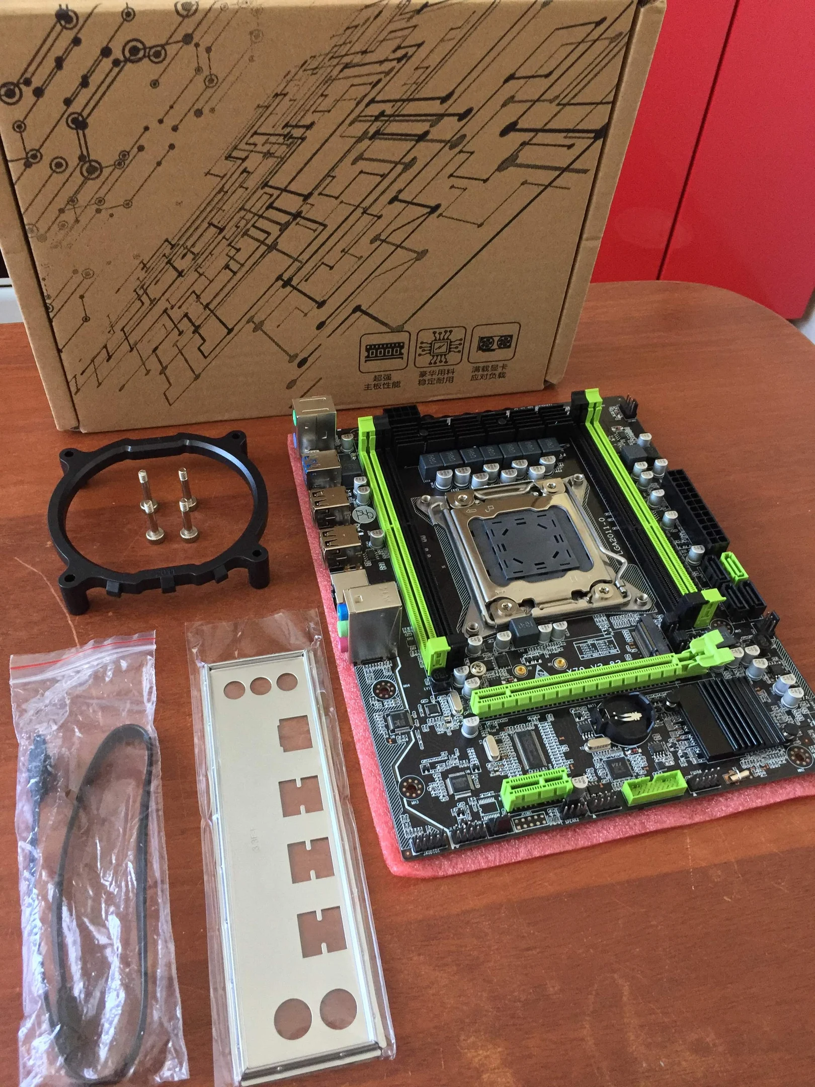 81. Qiyida x99 d4 белая. Qiyida x79 сокет. Материнская плата qiyida x79 lga1356. Мат плата qiyida x99.