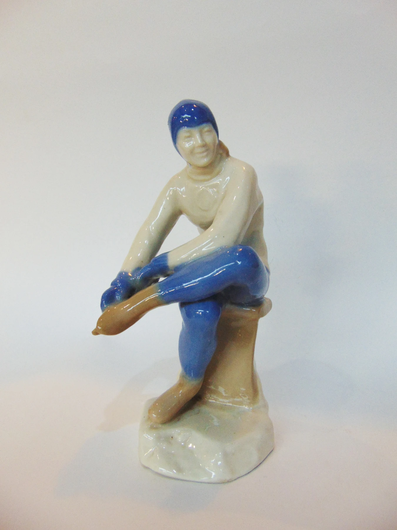 Конькобежка Лидия Скобликова 18 см. Артель Керамик (Полонне ЗХК) 1950-е гг. Без клейма