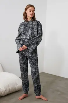 

Trendyol Batik Hooded Pajamas set THMAW21PT0460