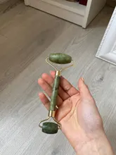 Rodillo de Jade para masaje Facial, rodillo de Jade verde y rosa, piedra Natural, herramientas para el rostro, mentón, cuello, belleza, cuidado de la piel